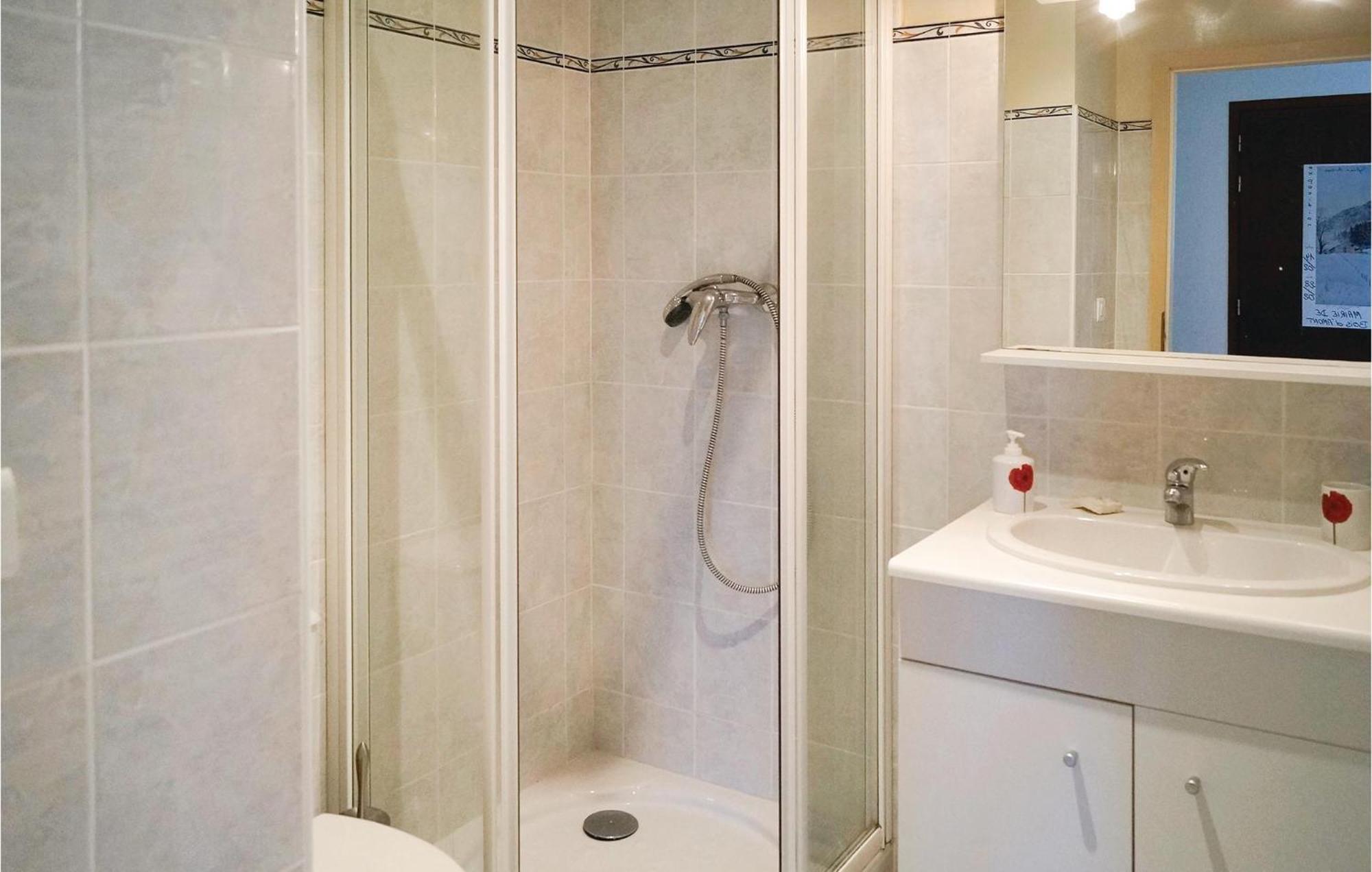 Cozy Apartment In Premanon With Kitchenette Екстериор снимка